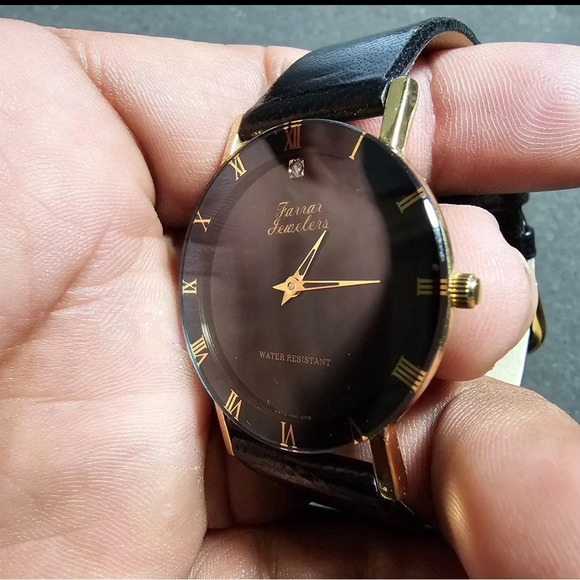 Farrar Jewelers Ladies Fashion Quartz Watch Working Black Gold Roman Numeral - Picture 5 of 10